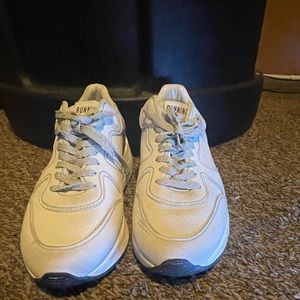 Golden goose running